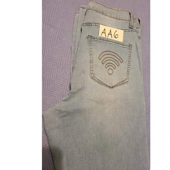 Denim 4 US Tapered Jeans Women's Size 13 Denim Cotton Blend Distressed (AA6) - Picture 7 of 7